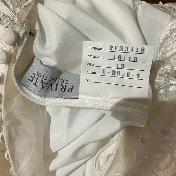 House of Wu Wedding dress.  Ivory/Nude size 12 fits like an 8. - Picture 6 of 12